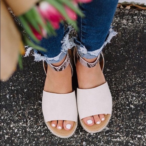 Snake print open toe espadrille - Picture 2 of 3